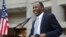 Neurologul Ben Carson la o reuniune electorală la Michigan