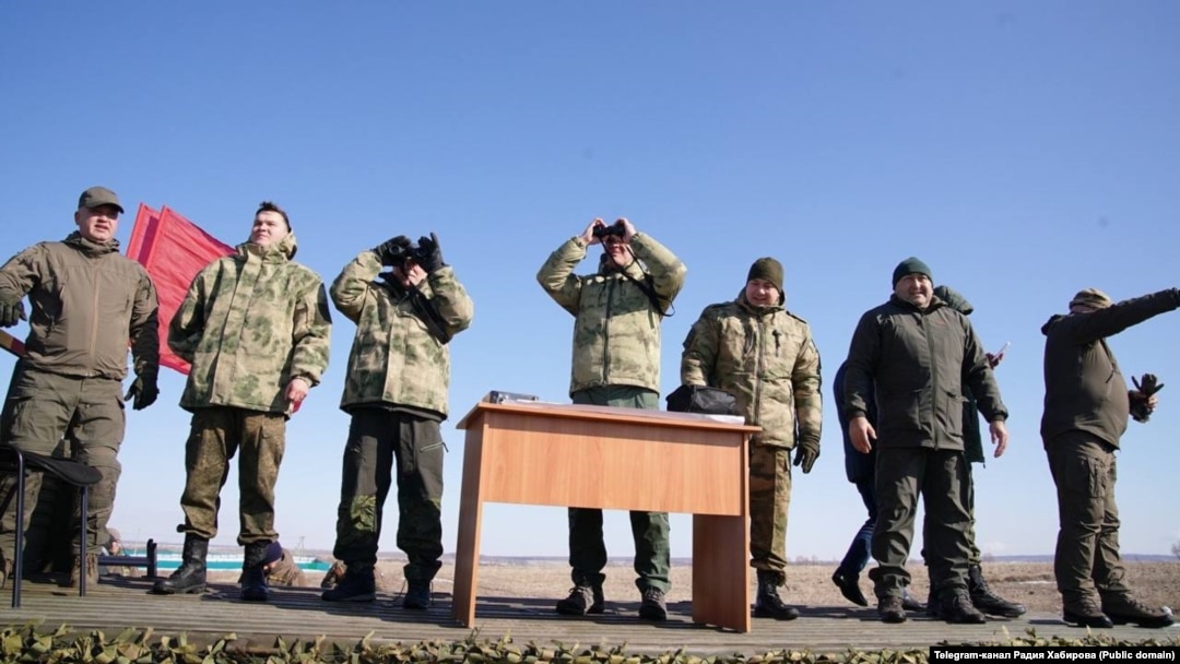 Радий Хабиров в парке "Патриот" на республиканской профильной смене "Мужской разговор". 20 марта 2025 года