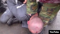 Скриншот видео о предполагаемом насилии над заключенными в колонии города Семей. Автором видео может являться заключенный Виталий Бутин.