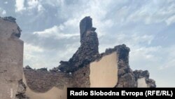 Изгорени куќи од пожарот во село Челопек, Старо Нагоричане.