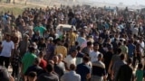 Mijëra palestinezë nxitojnë për të marrë pako me ndihma në Gazë
