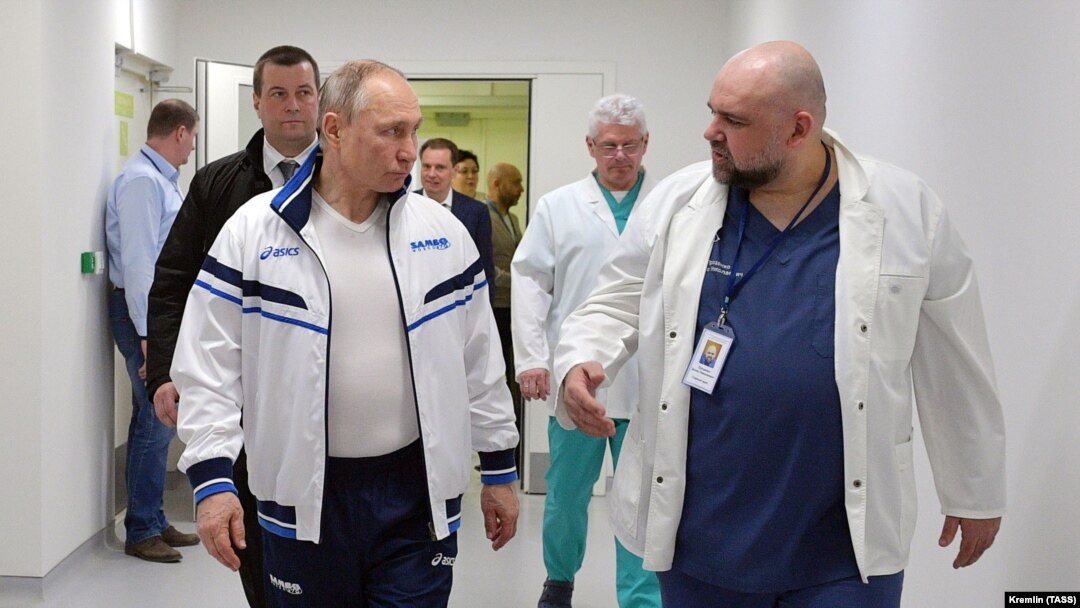Путин Москвадаги коронавирус беморлари учун махсус шифохонага ташрифи чоғида - 24 март, 2020 
