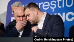 Premierul Ilie Bolojan și viitorul primar al Bucureștiului, Ciprian Ciucu, într-o fotografie de după anunțarea rezultatelor.