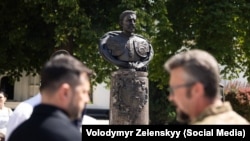Президент України Володимир Зеленський на відкритті погруддя гетьману Івану Мазепі у Лаврі, Київ, 28 червня 2026 року