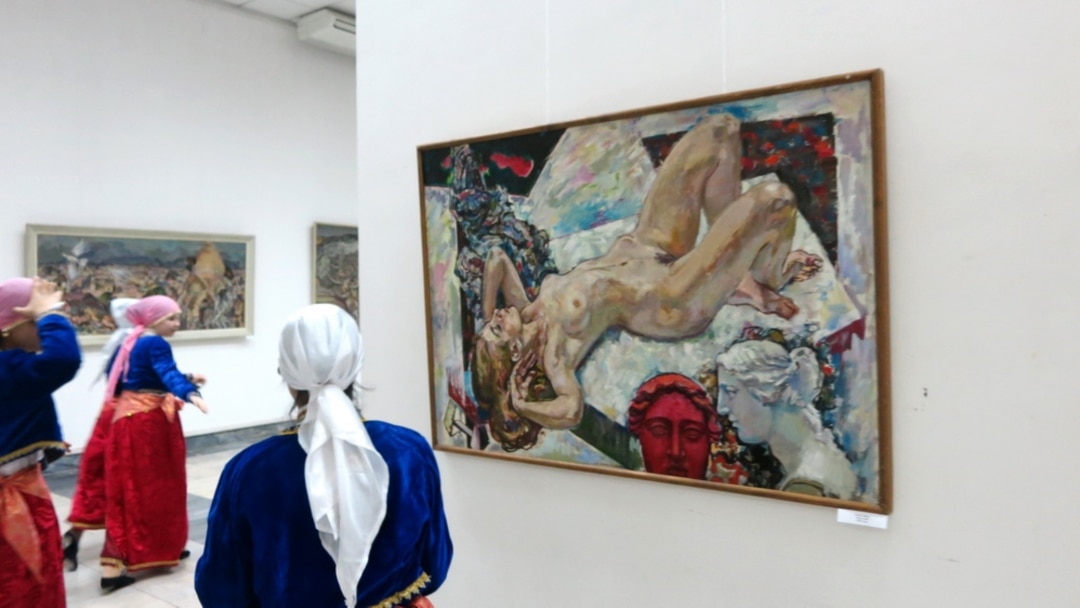 Parallel panjara ustidagi yalangoch qiz Porno rus gozal sariq ona sevgilisi bilan