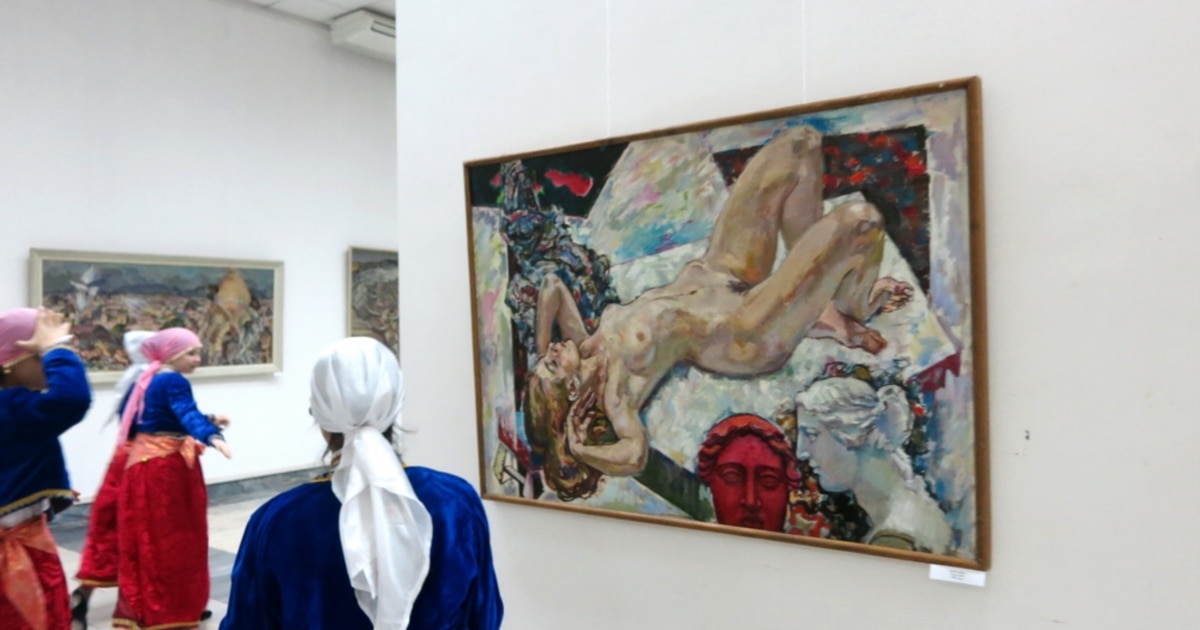 Rangli leggingsdagi yorqin qiz bilan jinsiy aloqa Xotinlar qarz porno