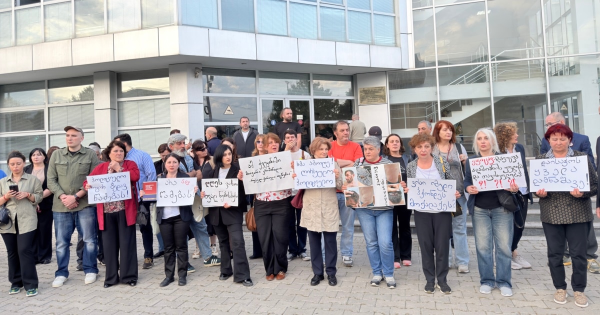 გორის პოლიციასთან აქცია გაიმართა პოლიციელთა მიერ მოქალაქეზე ძალადობის გამო