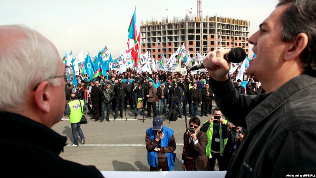 Arxiv foto: İctimai Palatanın aksiyası, 8 aprel 2012 