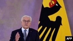 Njemački predsjednik Frank-Walter Steinmeier drži govor o svojoj odluci da raspusti parlament u palati Bellevue u Berlinu 27. decembra 2024. 