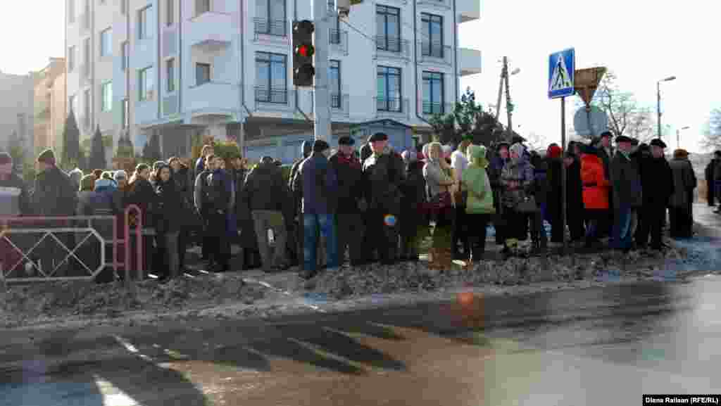 Unul din locurile în care s-au adunat susţinătorii majorităţii parlamentare e cinematograful Gaudeamus.