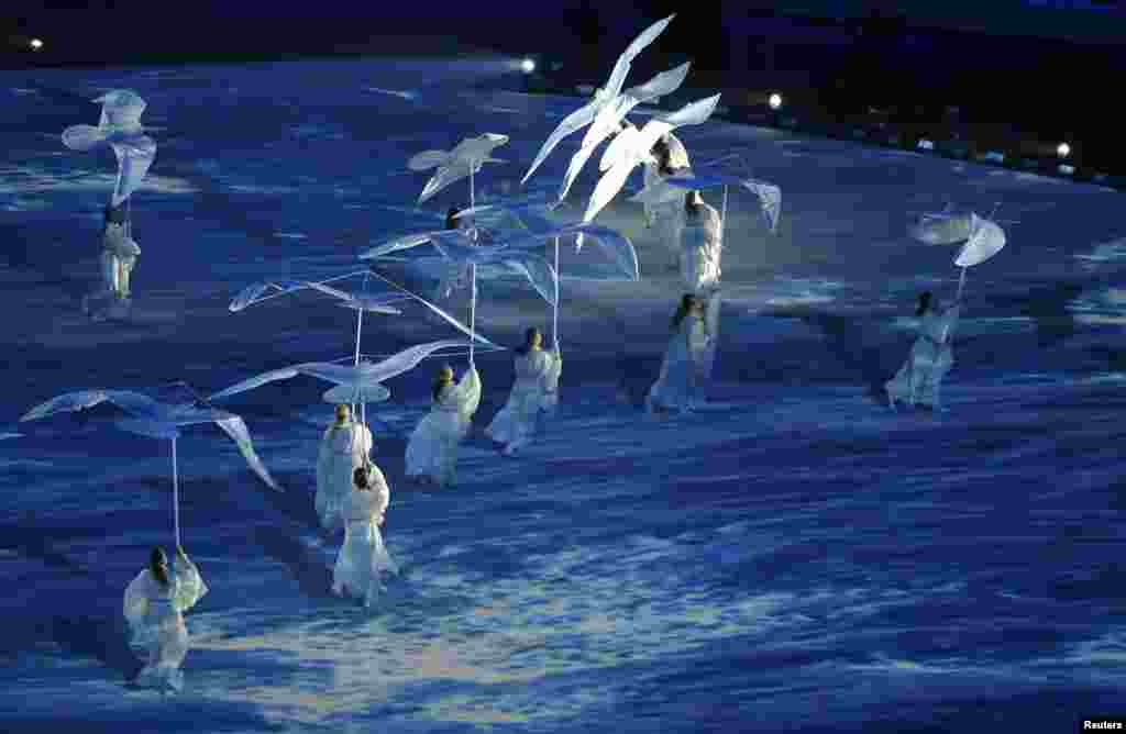 Performers take part in the show during the closing ceremony. (Reuters/Issei Kato)