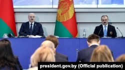 Аляксандар і Віктар Лукашэнкі на алімпійскім сходзе, 26 лютага