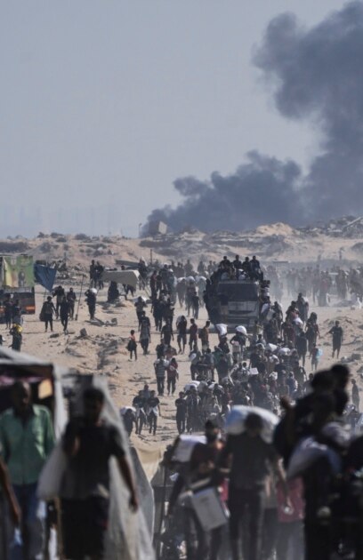 Самолети и танкове бомбардираха части от град Газа съобщиха Ройтерс