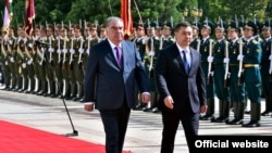 Церемония встречи президента КР Садыра Жапарова в Душанбе, 29 июня 2021 года