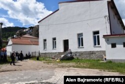 U sportskoj sali "Partizan" žene Foče bile su mučene i silovane.