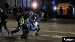 აქციის დაშლა თბილისში, რუსთაველის გამზირზე. 2024 წლის 30 ნოემბერი