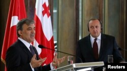 Թուրքիայի ու Վրաստանի նախագահներ Աբդուլա Գյուլը և Գեորգի Մարգվելաշվիլին համատեղ մամուլի ասուսլիում: Թբիլիսի, 7-ը մայիսի, 2014 թ.