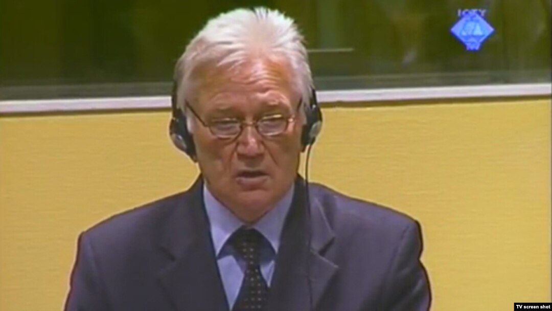 Momcilo Perisic, the former chief of staff of the Yugoslav People's Army, appears in court in The Hague in October.