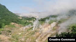 Долина гейзеров. Wikipedia. <a href = "http://en.wikipedia.org/wiki/Image:Valley_of_the_Geysers.jpg" target=_blank>Creative Commons</a>