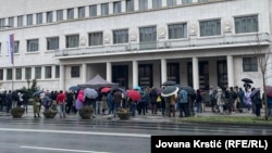 Građani se okupljaju kako bi pružili podršku Jaćimoviću, Novi Sad, 10. novembar 2025.