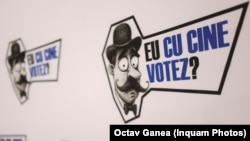 „Eu cu cine votez?” pare să fie întrebarea clasică în România. La 35 de ani de la Revoluția Română, cetățeanul turmentat ar fi putut rămâne pe scena teatrelor și la lecțiile de literatură. Dar confuzia de la București îi întreține nedumerirea.