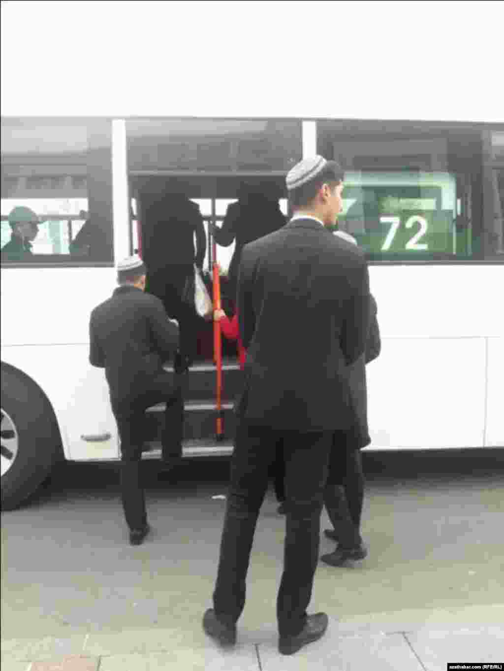 Awtobus Aşgadyň ýeke-täk jemgyýetçilik transportydyr&nbsp;