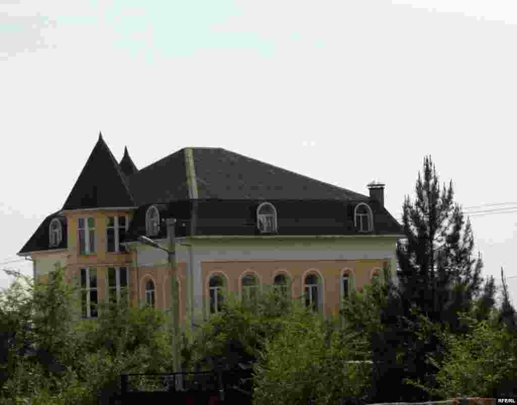 Бомпӯшиҳои рангини Душанбе #112