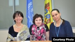 Никола Харрингтон-Бухай, координатор-резидент ООН в Республике Молдова, Ирина Ревин и Diana Raileanu корреспондент Радио Свободa