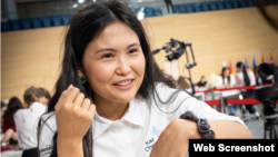 Бибісара Асаубаева Дохадағы чемпионат кезінде. Қазақстан шахмат федерациясының сайтынан алынған скриншот. 