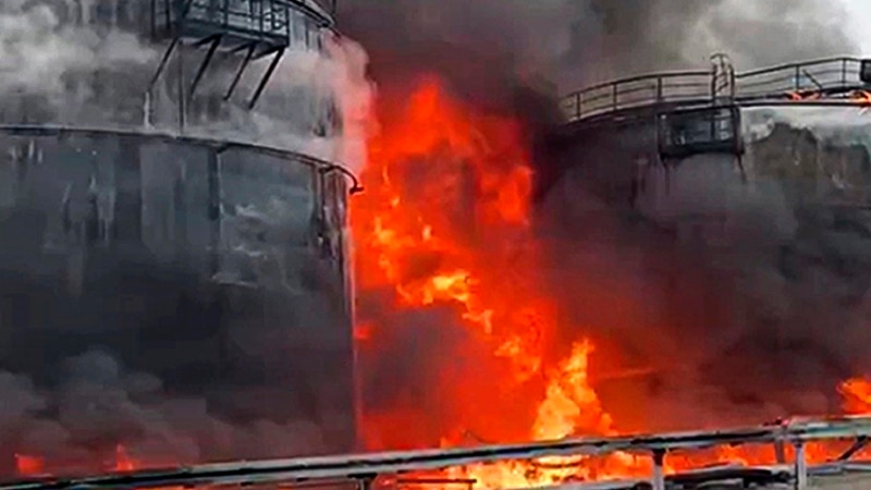 В Краснодарском крае из-за атаки дронов загорелись нефтебазы
