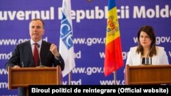 Trimisul OSCE pentru conflictul trannsitrean Franco Frattini, și vicepremierul pentru reintegrare Cristina Lesnic, Chișinău, 27 martie 2018