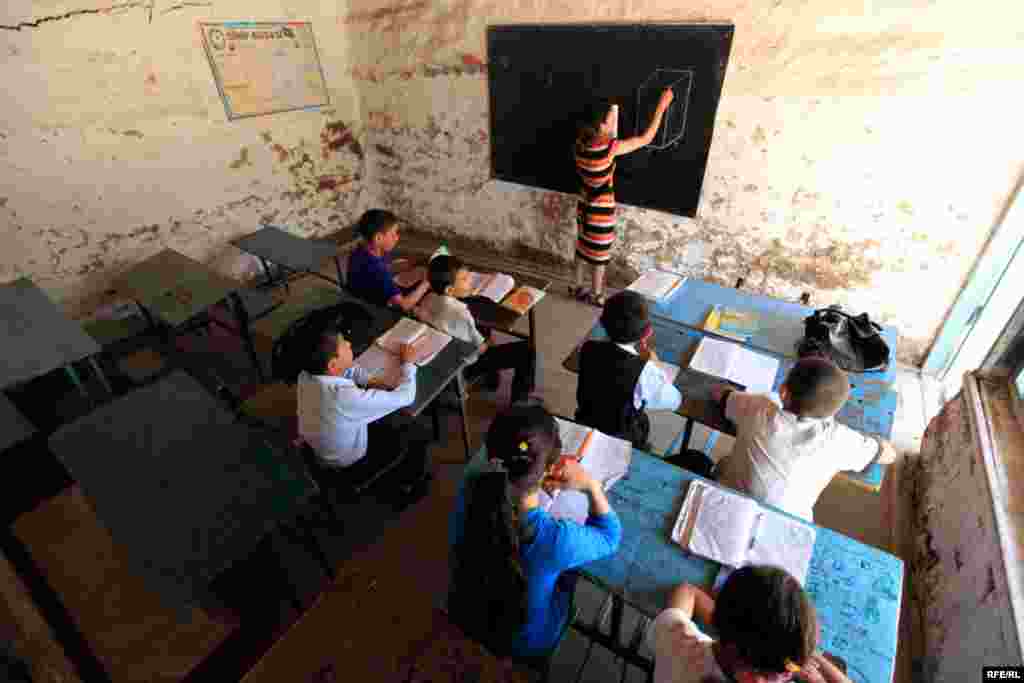 Ucqarlarda bəzi məktəblər #13