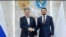 Арслан Койчуев Алтай Республикасынын өкмөтүнүн төрагасы Александр Прокопьев менен. Горно-Алтайск, Алтай, Орусия. 6-июль, 2026-жыл.