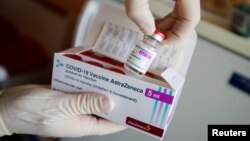 Vaccinul AstraZeneca este administrat, în prezent, în România în două doze standard la o distanță de 56 de zile.