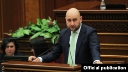 Armenia -- Martin Galstian, the sole candidate for the post of Central Bank governor, speaks in the parliament, Yerevan, April 16, 2020.