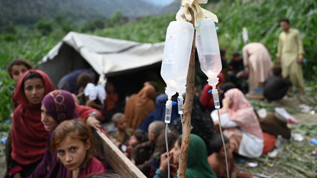 Шұлықтағы эротикалық ұзын аяқты аққұбалар