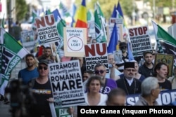 LMBT-jogok elleni felvonulás a romániai Bukarestben órákkal a 2021-es Bukarest Pride előtt