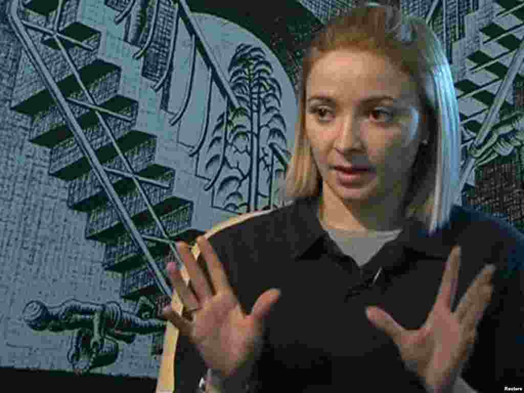 Domnica Cemortan, an&euml;tare e ekuipazhit, gjat&euml; nj&euml; interviste, mbrojti veprimin e kapitenit t&euml; anijes Kosta Konkordia...