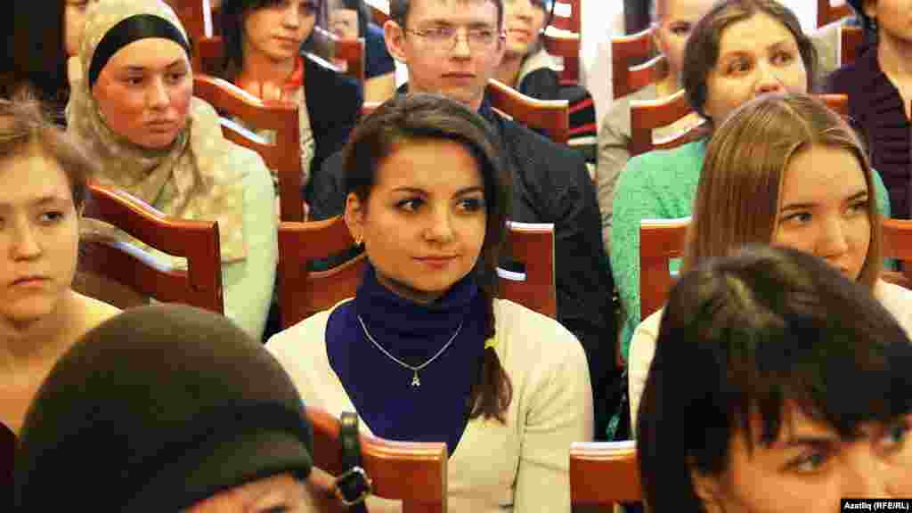 Кичәдә дә яшьләр дә күренде