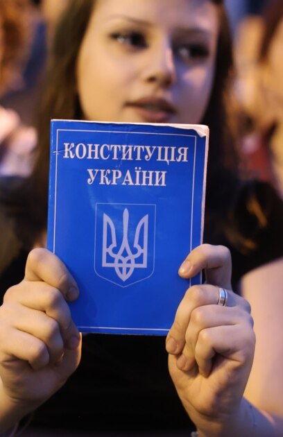 Президентът на Украйна Володимир Зеленски подписа законопроект ограничаващ независимостта на