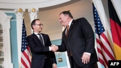 Ministri i Jashtëm i Gjermanisë Heiko Maas (majtas) dhe Sekretari i Shtetit i SHBA-së, Mike Pompeo, gjatë takimit në Uashington më 23 maj.