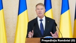 Președintele Klaus Iohannis spune că ar fi aflat despre presupuse ilegalități electorale după primul tur al alegerilor prezidențiale.