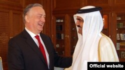 Ministar Zlatko Lagumdzija i katarski emir, šeik Hamad bin Khalifa Al Thani u Dohi 10. marta 2013.