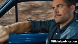 Aktori Paul Walker - Skenë nga filmi 'Fast & Furious'