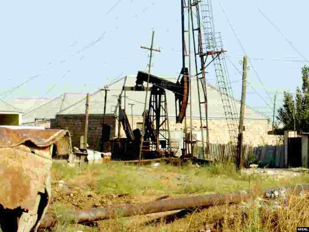 Bakının Balaxanı, Şüvəlan qəsəbələrindən və «İkinci mədən ərazisi»ndən fotosessiya... Ətraflı