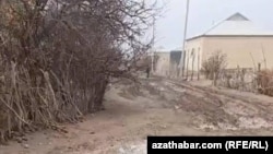 Ýagyşdan we gardan soň ýaramaz ýollar geçip bolmajak ýagdaýa düşýär. Mary, dekabr, 2025.