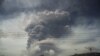 Erupcija vulkana La Sufrijer u Kingstownu na istočnom karipskom ostrvu Sveti Vincent 9. aprila 2021. 