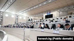 Жогорку Кеңештин депутаттары. Иллюстрациялык сүрөт.