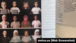 Фото с выставки в Берлине в Музее Берлинской стены на Чекпойнт Чарли (Mauermuseum am Checkpoint Charlie) «Взросление в ожидании отца»