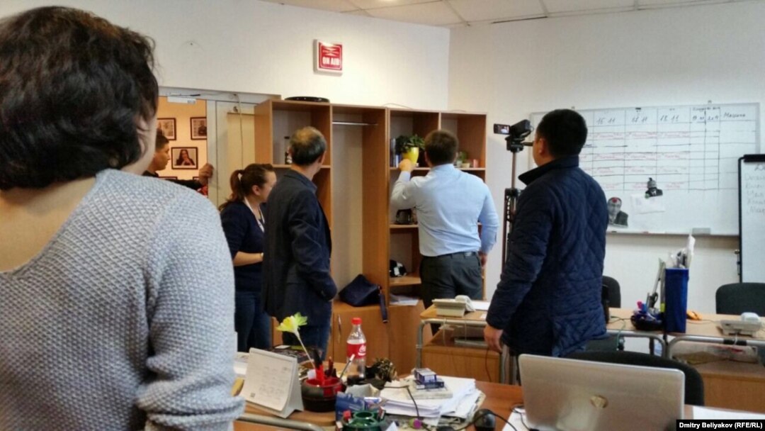 Central Asia Monitor басылымы мен Radiotochka.kz сайтының редакциясындағы тінту. Алматы, 16 қараша 2016 жыл.